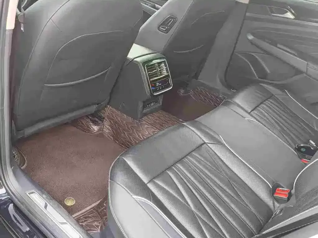 Volkswagen Passat — фото 6