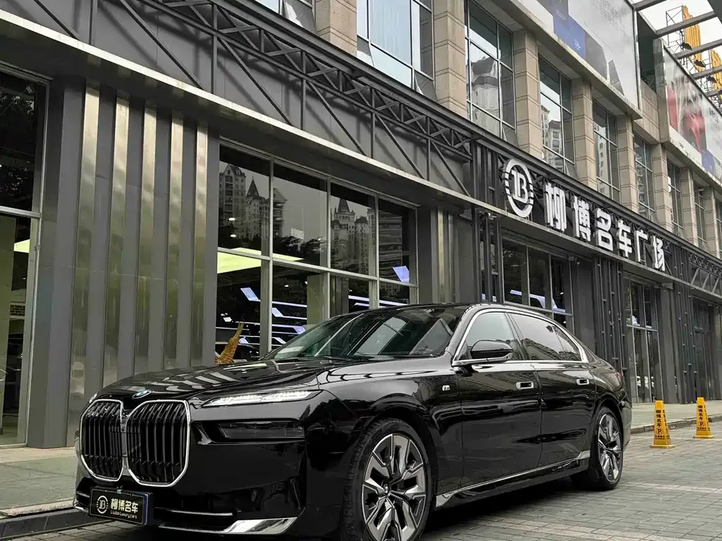 BMW 7 Series — фото 1