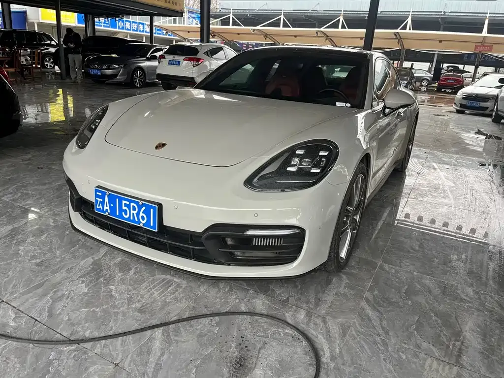 Porsche Panamera — фото 1