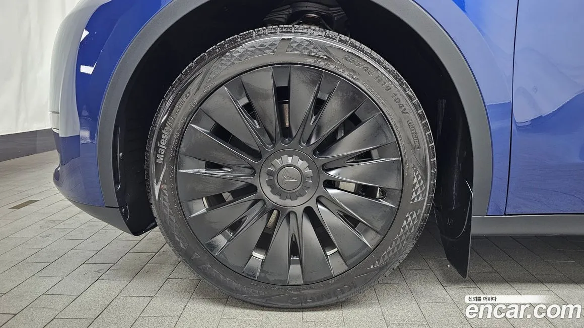 Tesla Model Y — фото 8