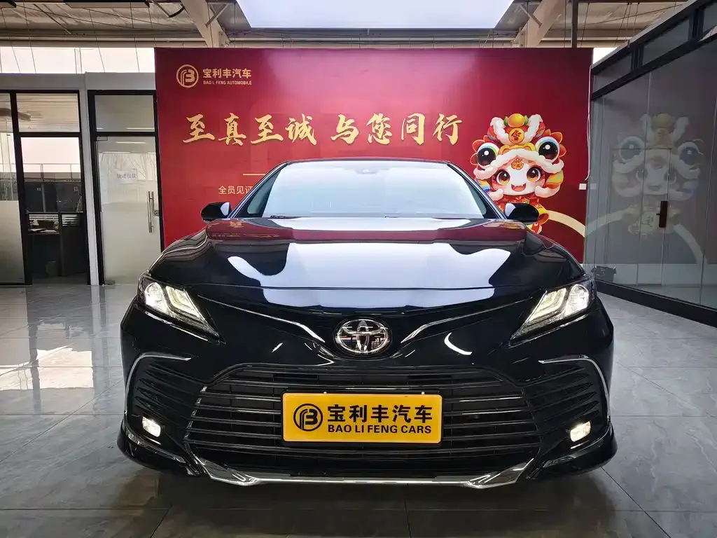 Toyota Camry — фото 4
