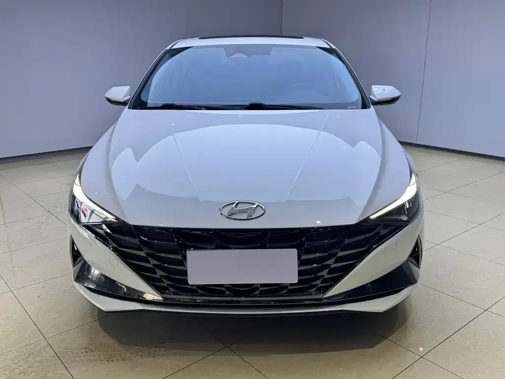 Hyundai Elantra — фото 2