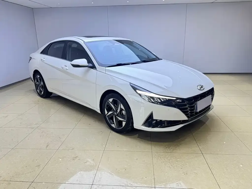 Hyundai Elantra — фото 3