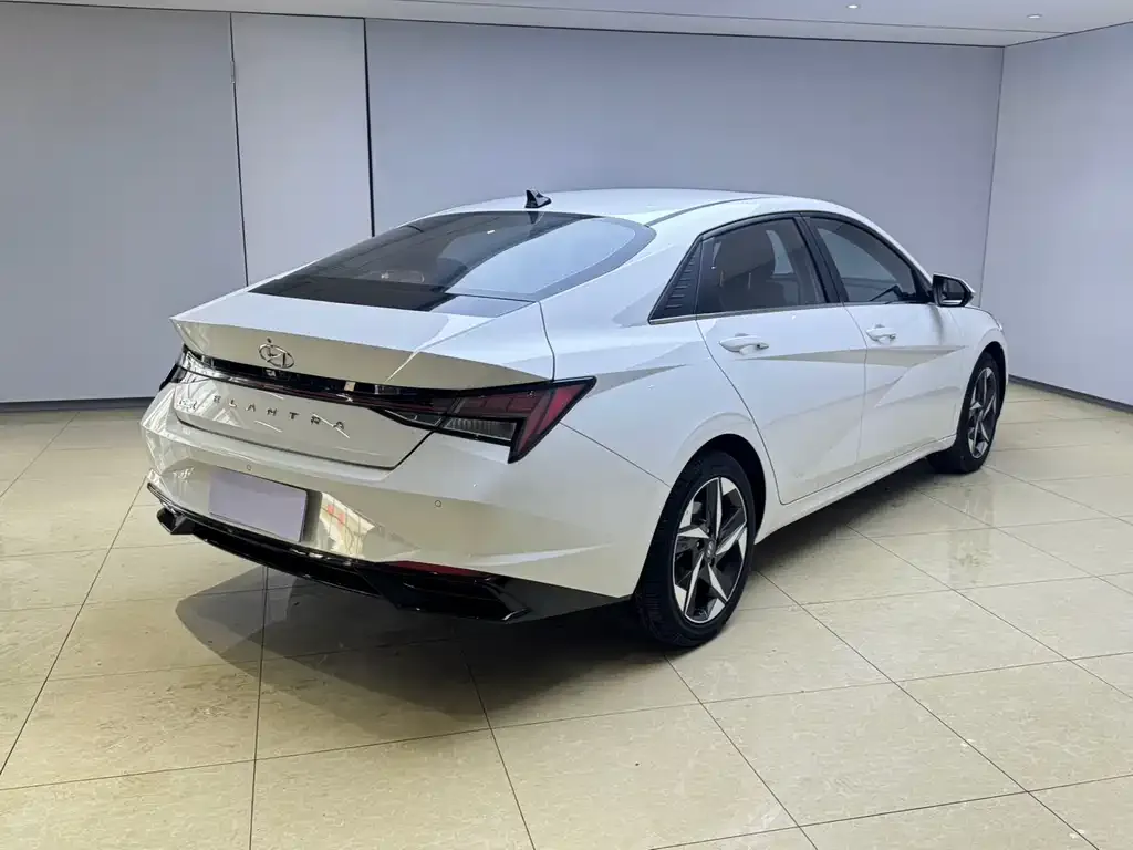 Hyundai Elantra — фото 6