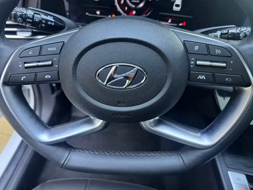 Hyundai Elantra — фото 10