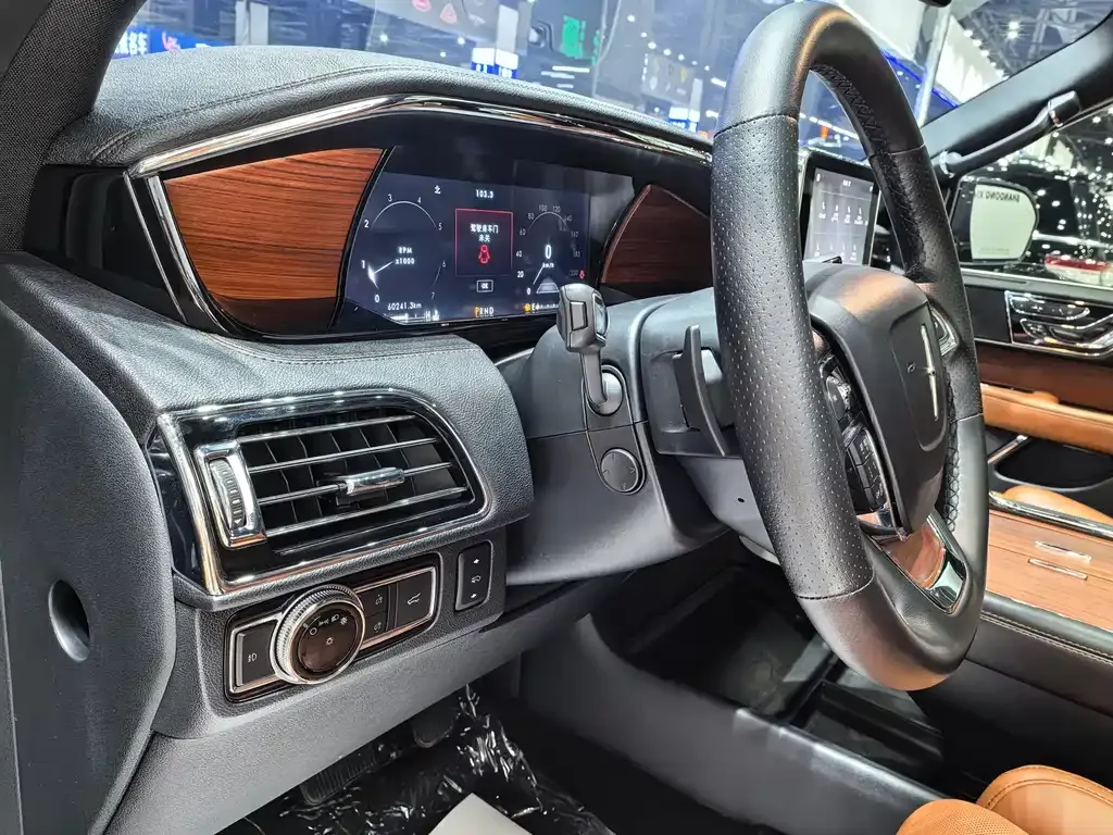 Lincoln Navigator — фото 10
