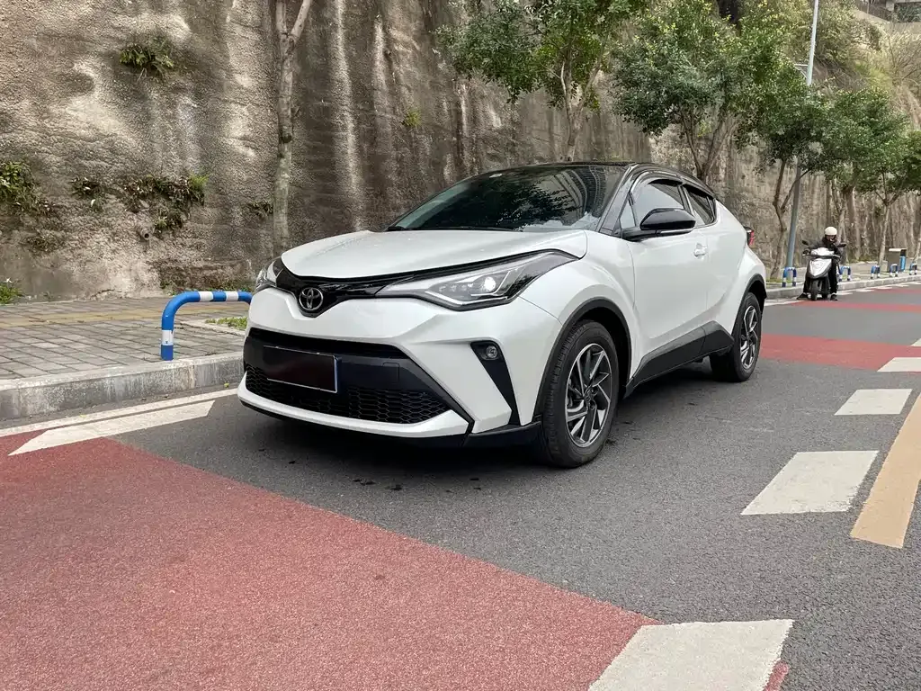 Toyota C-HR — фото 1