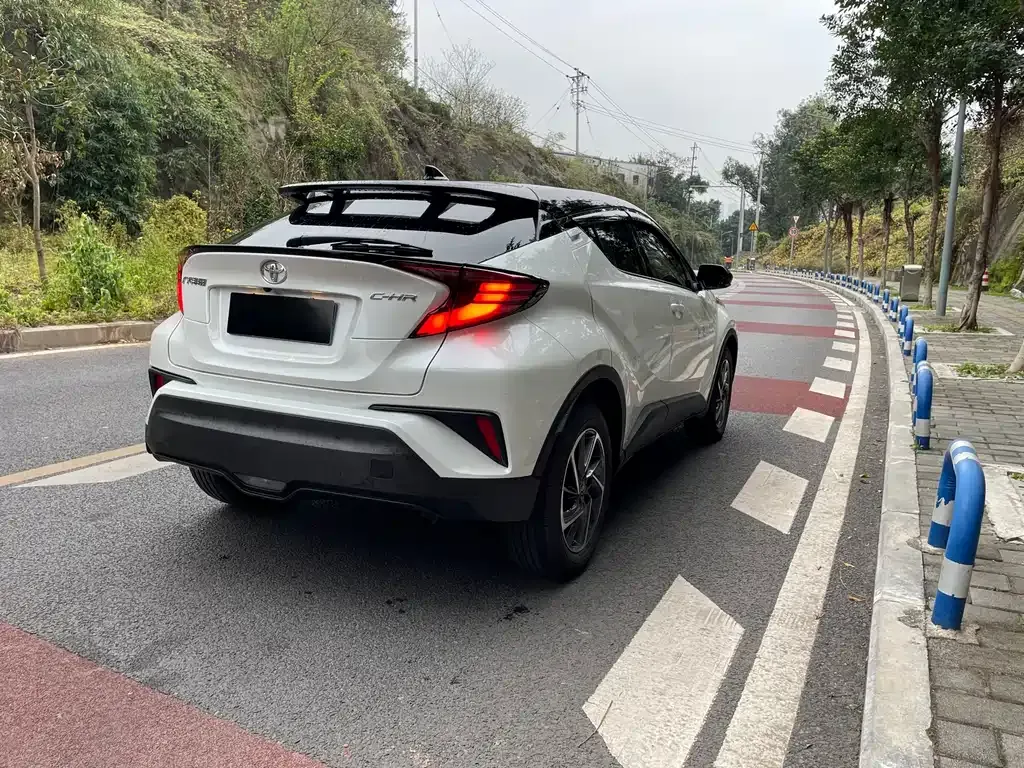 Toyota C-HR — фото 9