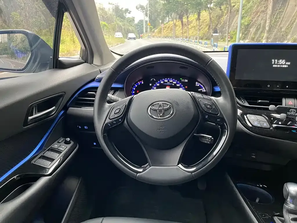 Toyota C-HR — фото 4