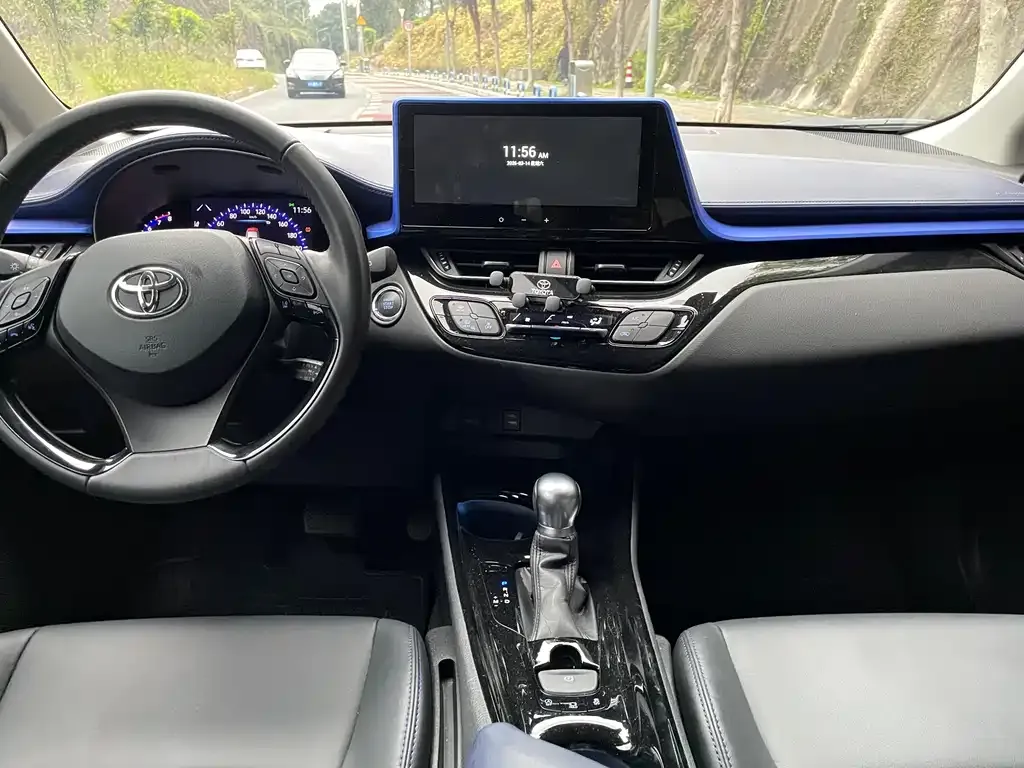 Toyota C-HR — фото 5