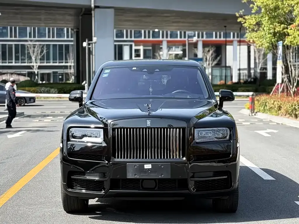 Rolls-Royce Cullinan — фото 1