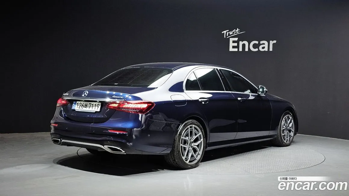 Mercedes-Benz E-Class — фото 5