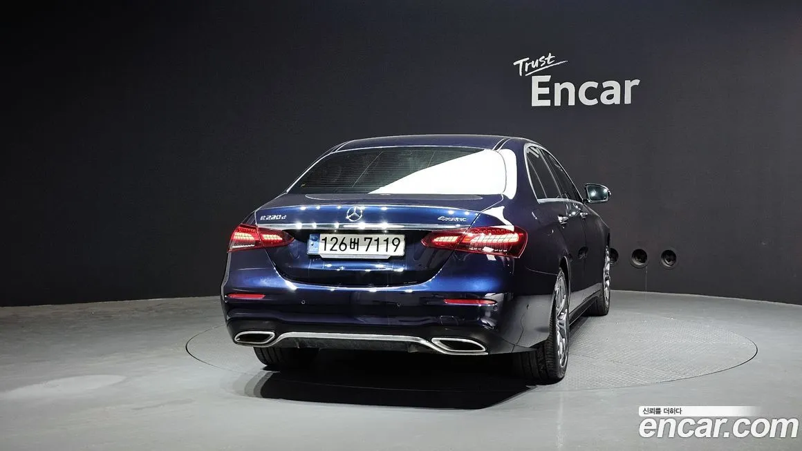 Mercedes-Benz E-Class — фото 3