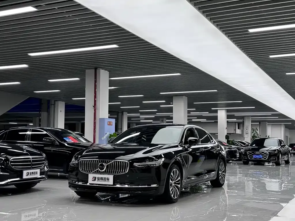 Volvo S90 — фото 1