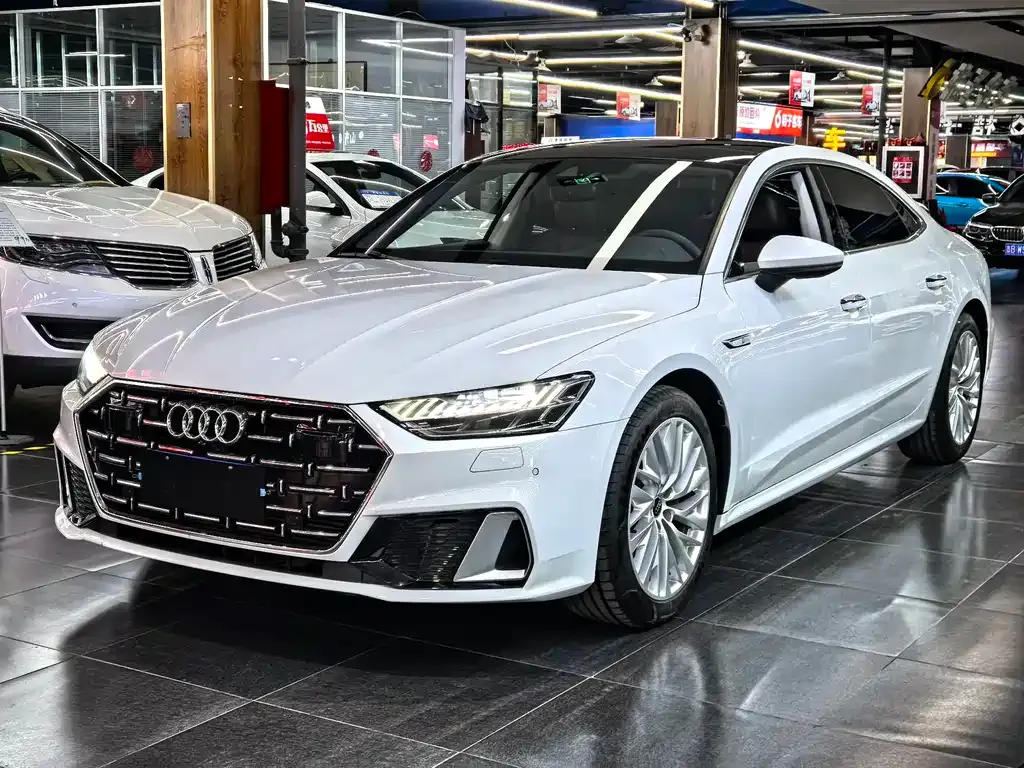 Audi A7L — фото 1