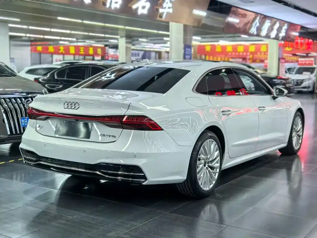 Audi A7L — фото 9