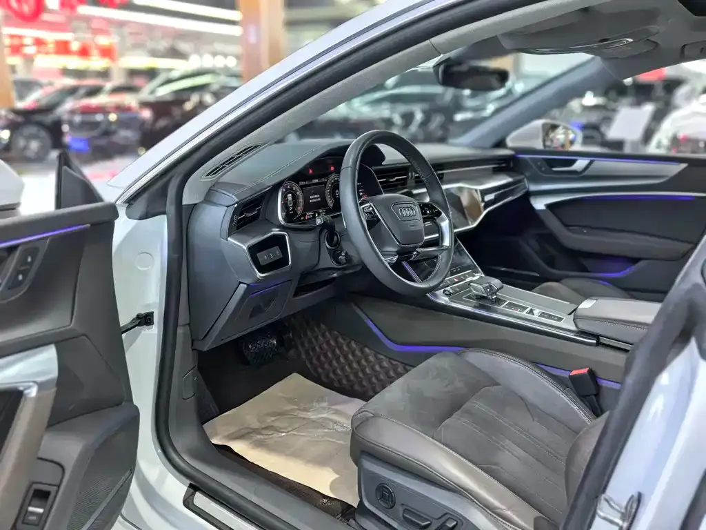 Audi A7L — фото 6