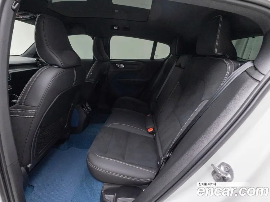 Volvo C40 — фото 10
