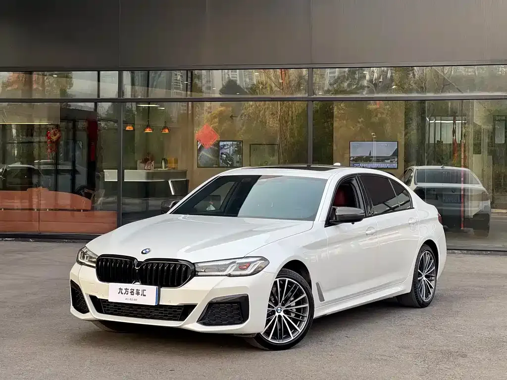 BMW 5 Series — фото 1