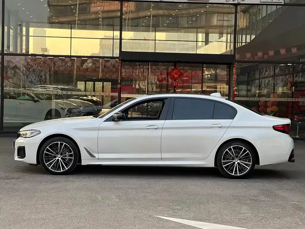 BMW 5 Series — фото 5