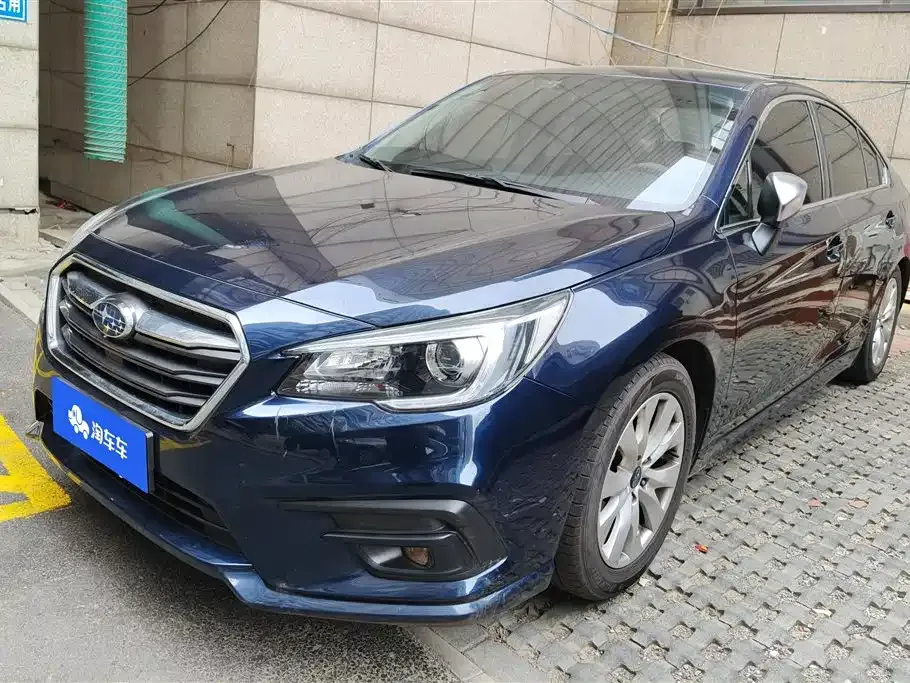 Subaru Legacy — фото 1