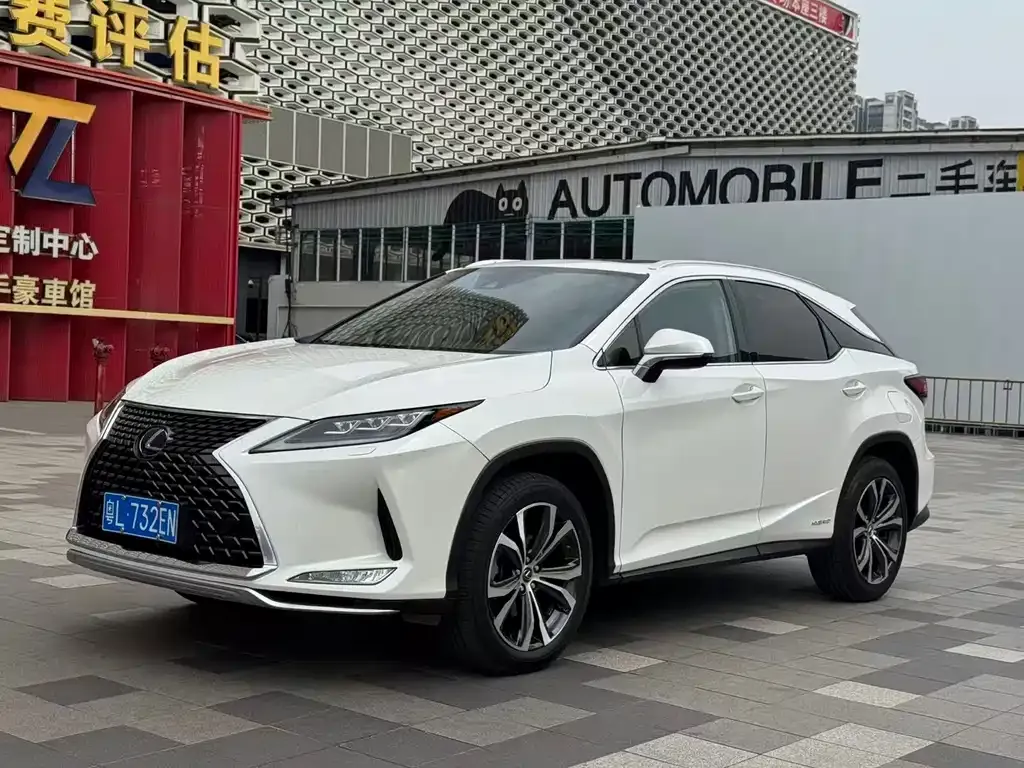 Lexus RX — фото 1