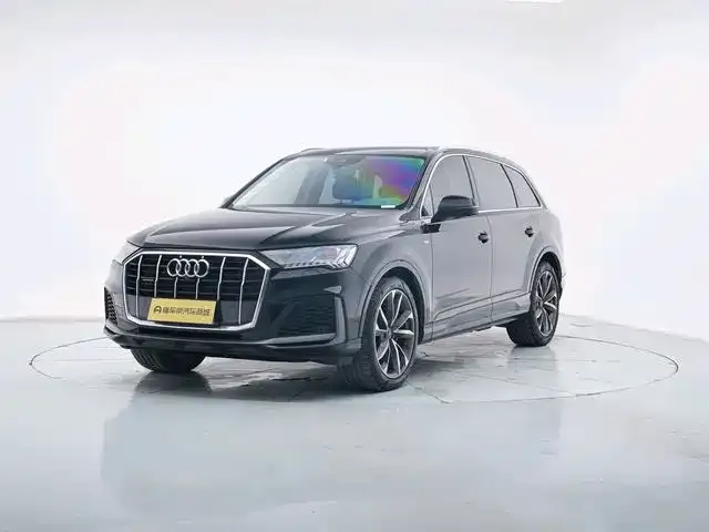 Audi Q7 — фото 1