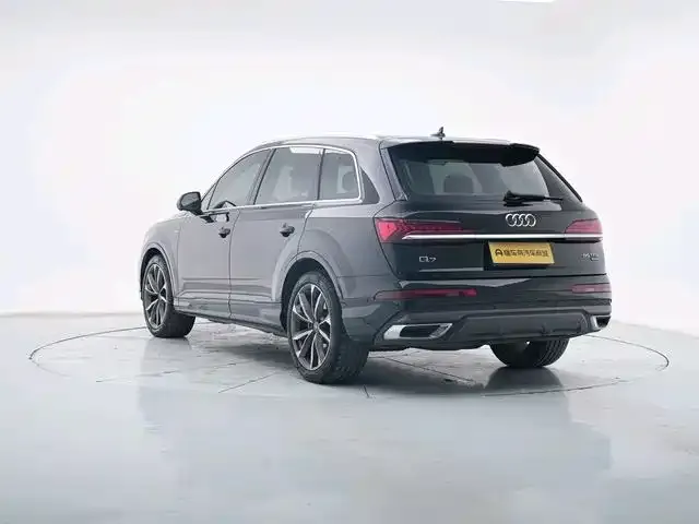 Audi Q7 — фото 7