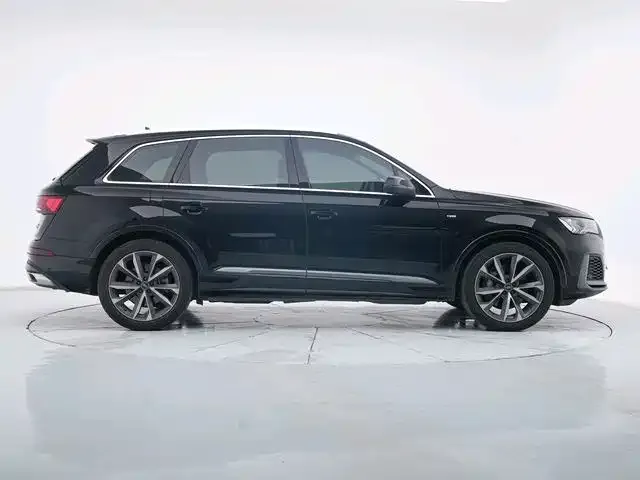 Audi Q7 — фото 9
