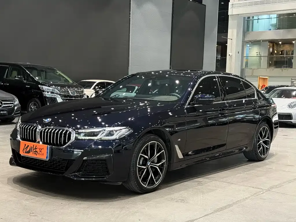 BMW 5 Series — фото 1