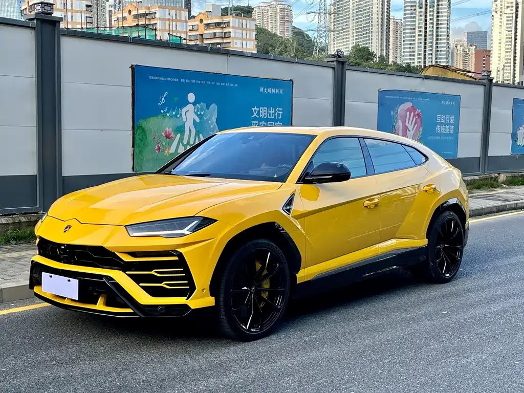 Lamborghini Urus — фото 1