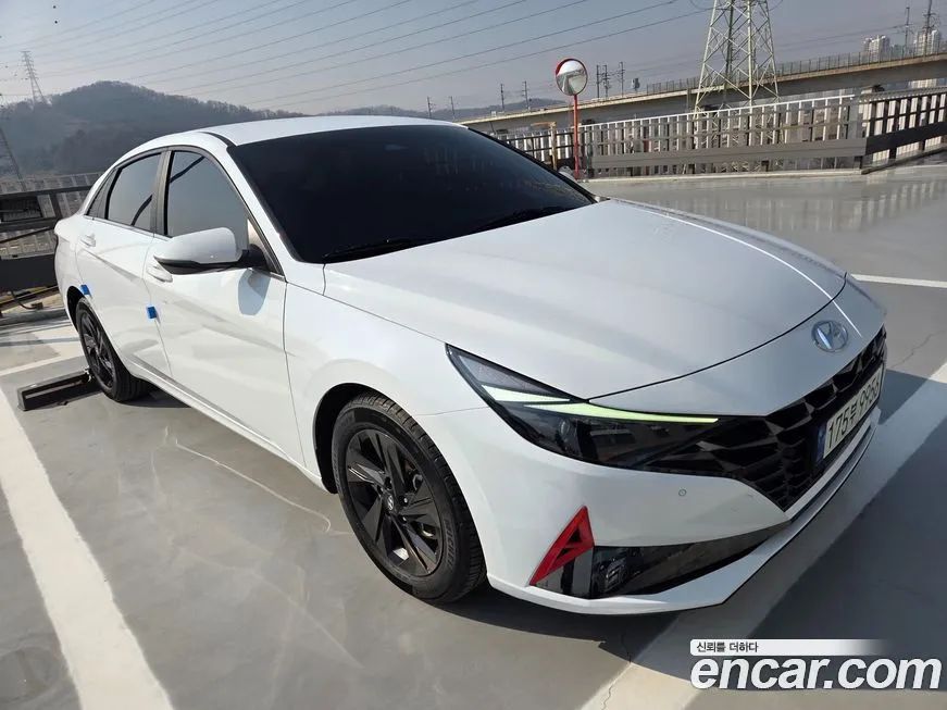 Hyundai AVANTE — фото 1