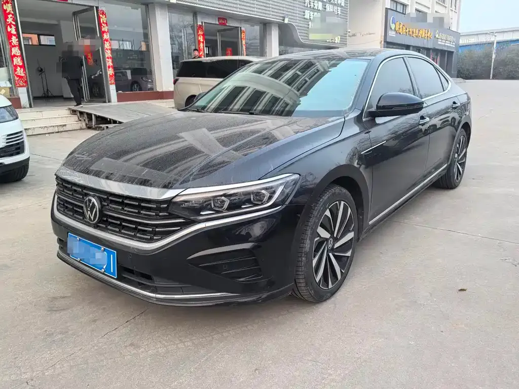 Volkswagen Passat — фото 1