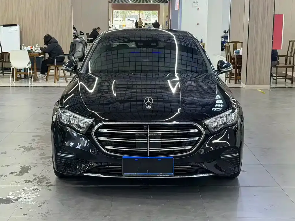 Mercedes-Benz E-Class — фото 1
