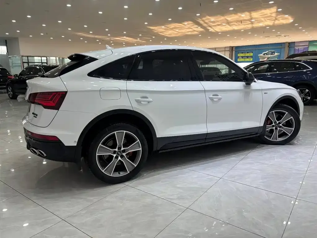 Audi Q5L Sportback — фото 3