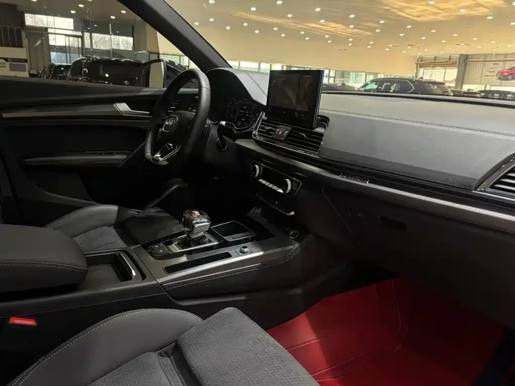 Audi Q5L Sportback — фото 5