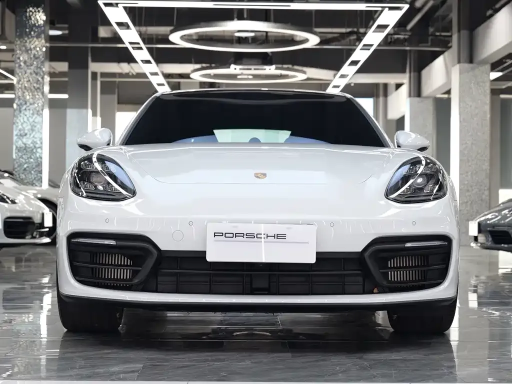 Porsche Panamera — фото 1