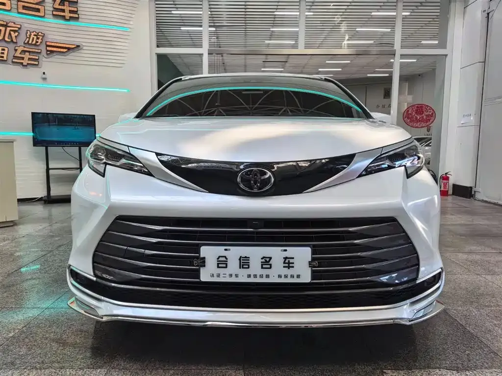 Toyota Sienna — фото 5