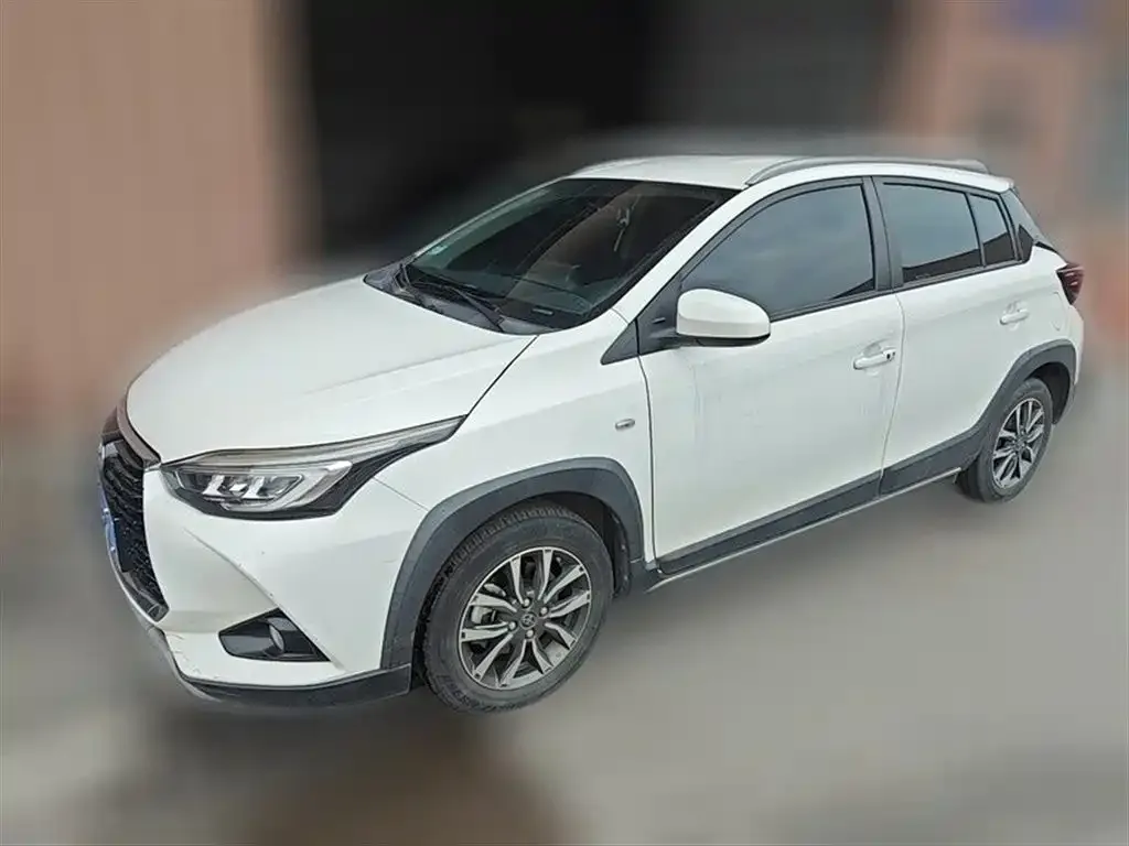 Toyota Yaris L — фото 1