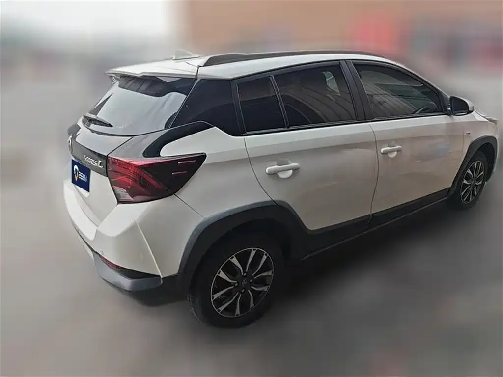 Toyota Yaris L — фото 2