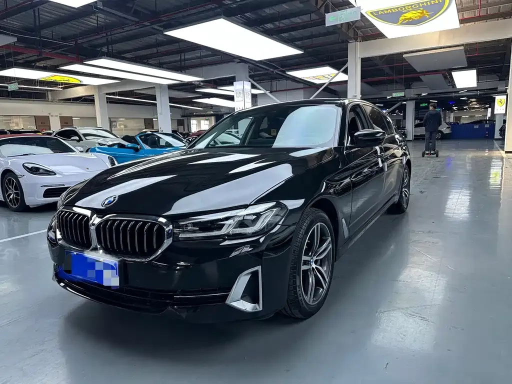 BMW 5 Series — фото 1