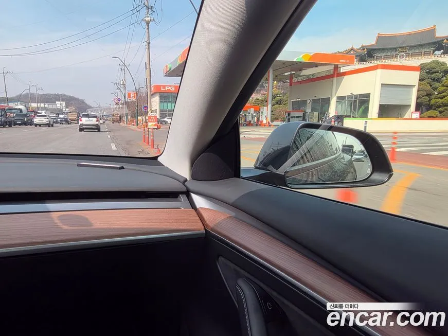 Tesla Model 3 — фото 10
