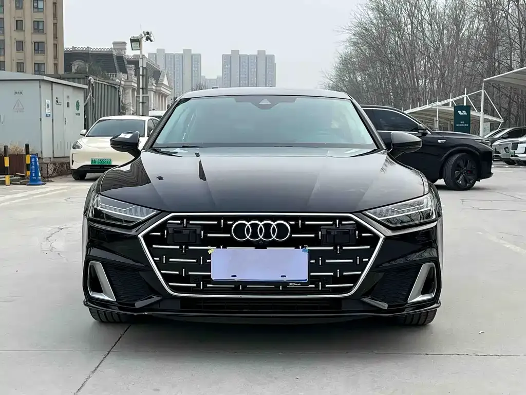 Audi A7L — фото 1