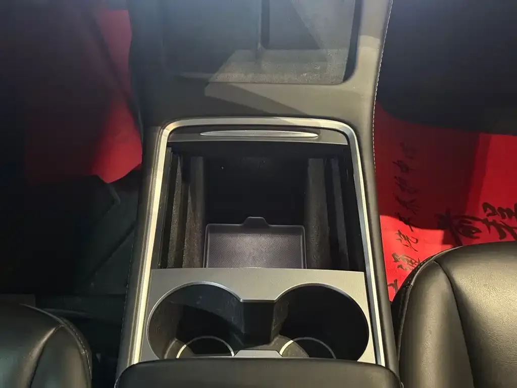 Tesla Model 3 — фото 5