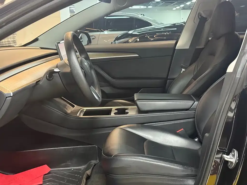 Tesla Model 3 — фото 4