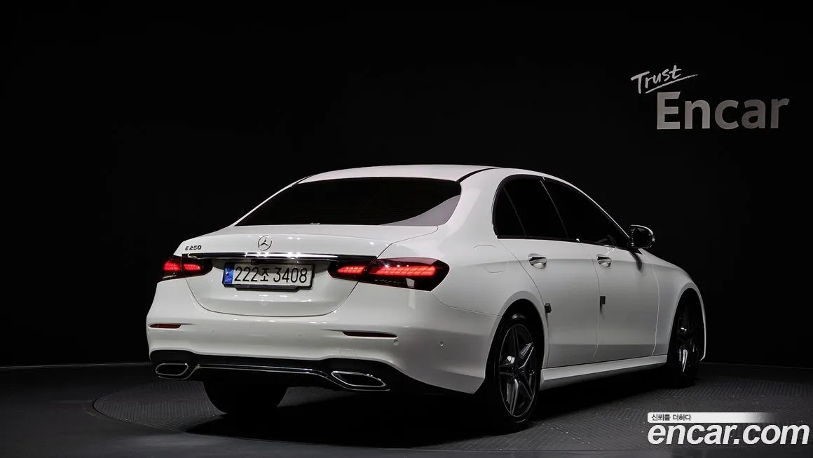 Mercedes-Benz E-Class — фото 10