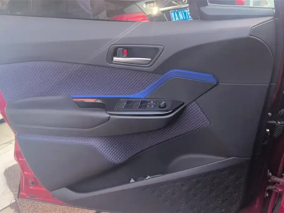 Toyota C-HR — фото 2