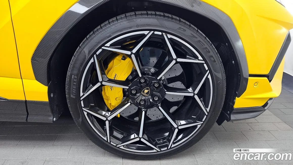 Lamborghini Urus — фото 9