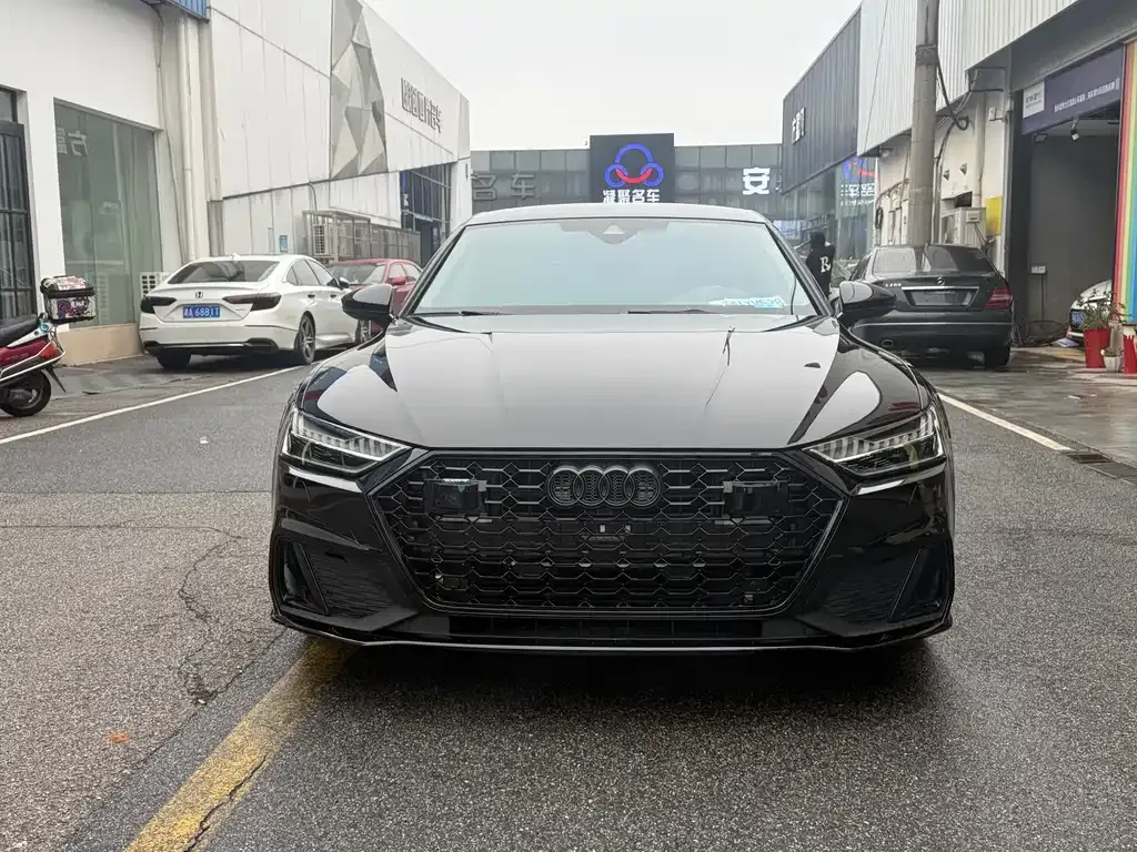 Audi A7L — фото 1