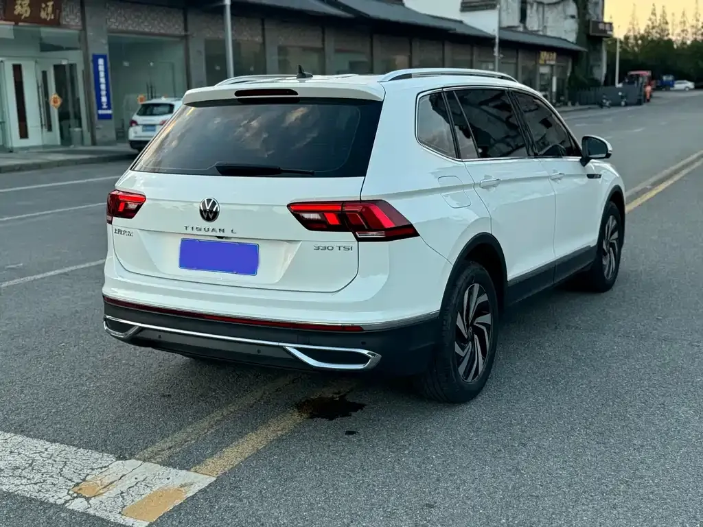 Volkswagen Tiguan L — фото 8